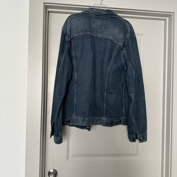 Levi’s Denim Jacket - medium dark wash - Picture 3 of 5
